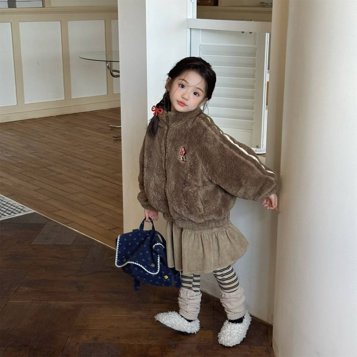 -ボアジャケット アウター ジップアップ 腕ライン 刺繍入り もこもこ素材【mh0011398】 - mamahalo shop - ショートコート・ジャケット・ジャンパー -  べビー服 - 子供服 - 男の子 - 女の子