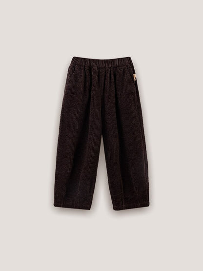 キッズ用コーデュロイのテーパードロングパンツ（ダークブラウン）平置き