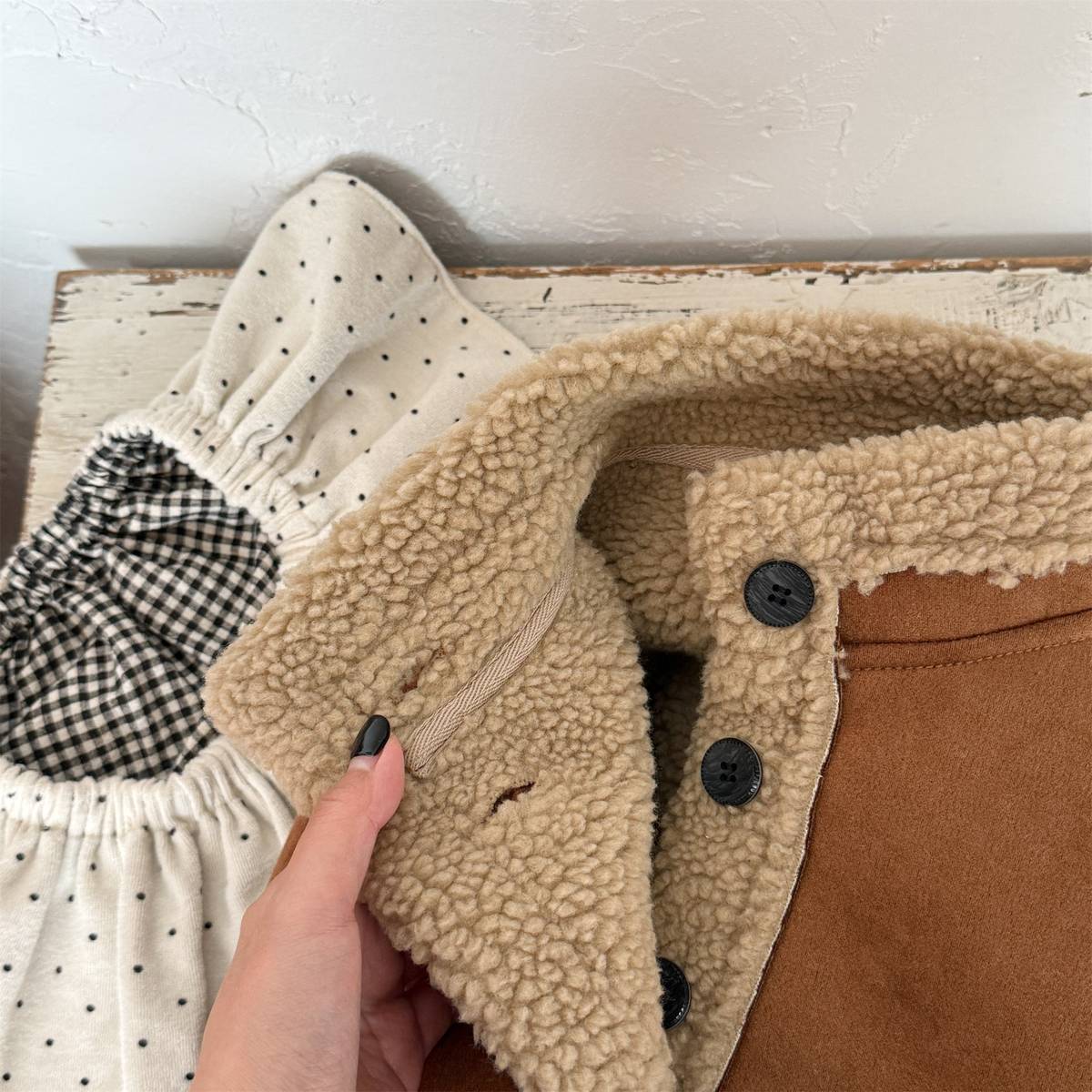 -フェイクムートンジャケット ボア裏地 スエード調素材 もこもこアウター【mh0011404】 - mamahalo shop - ショートコート・ジャケット・ジャンパー -  べビー服 - 子供服 - 男の子 - 女の子