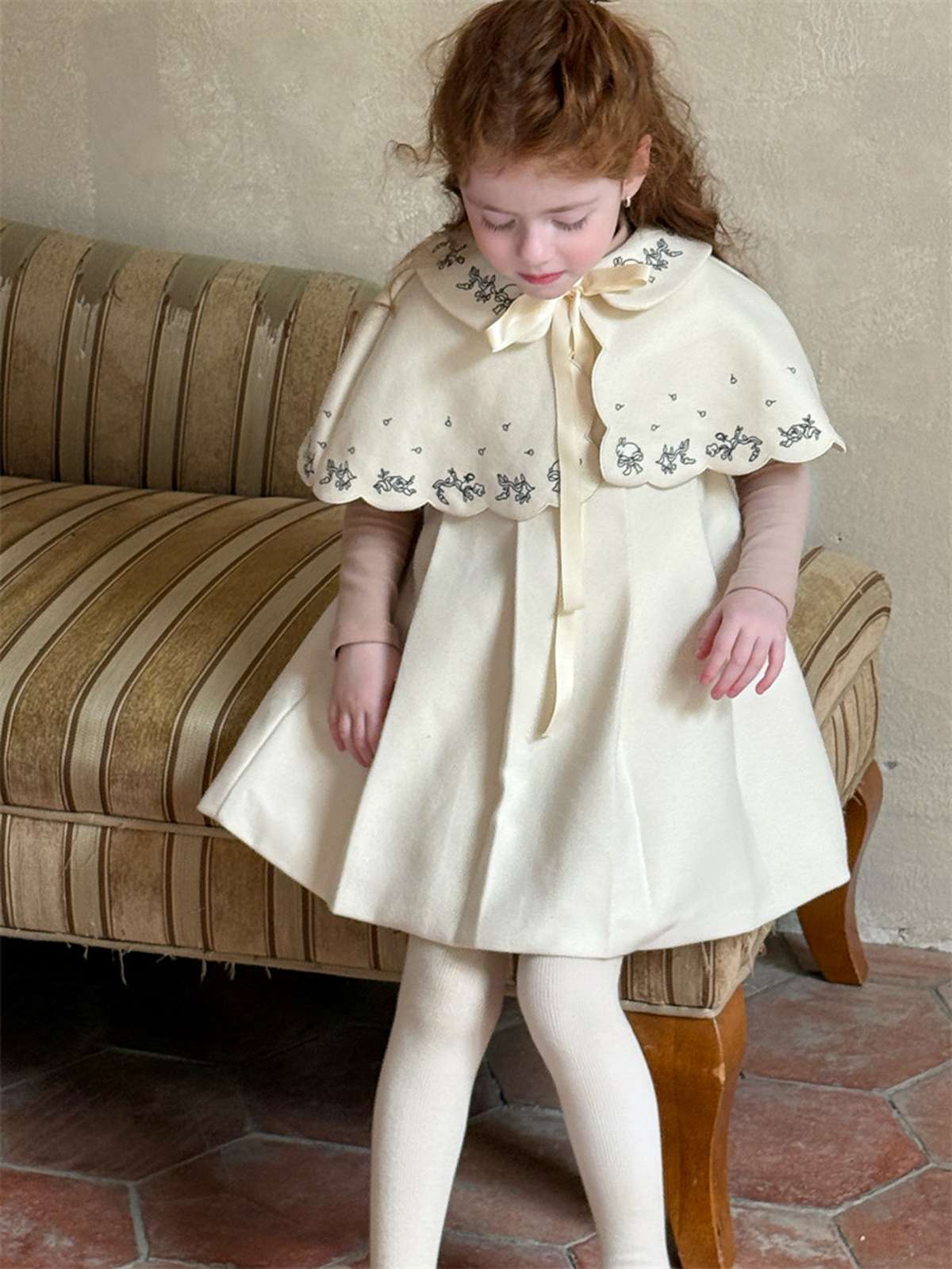 Ribbon embroidered cape + box pleated dress set (2-piece set) [mh0011452]