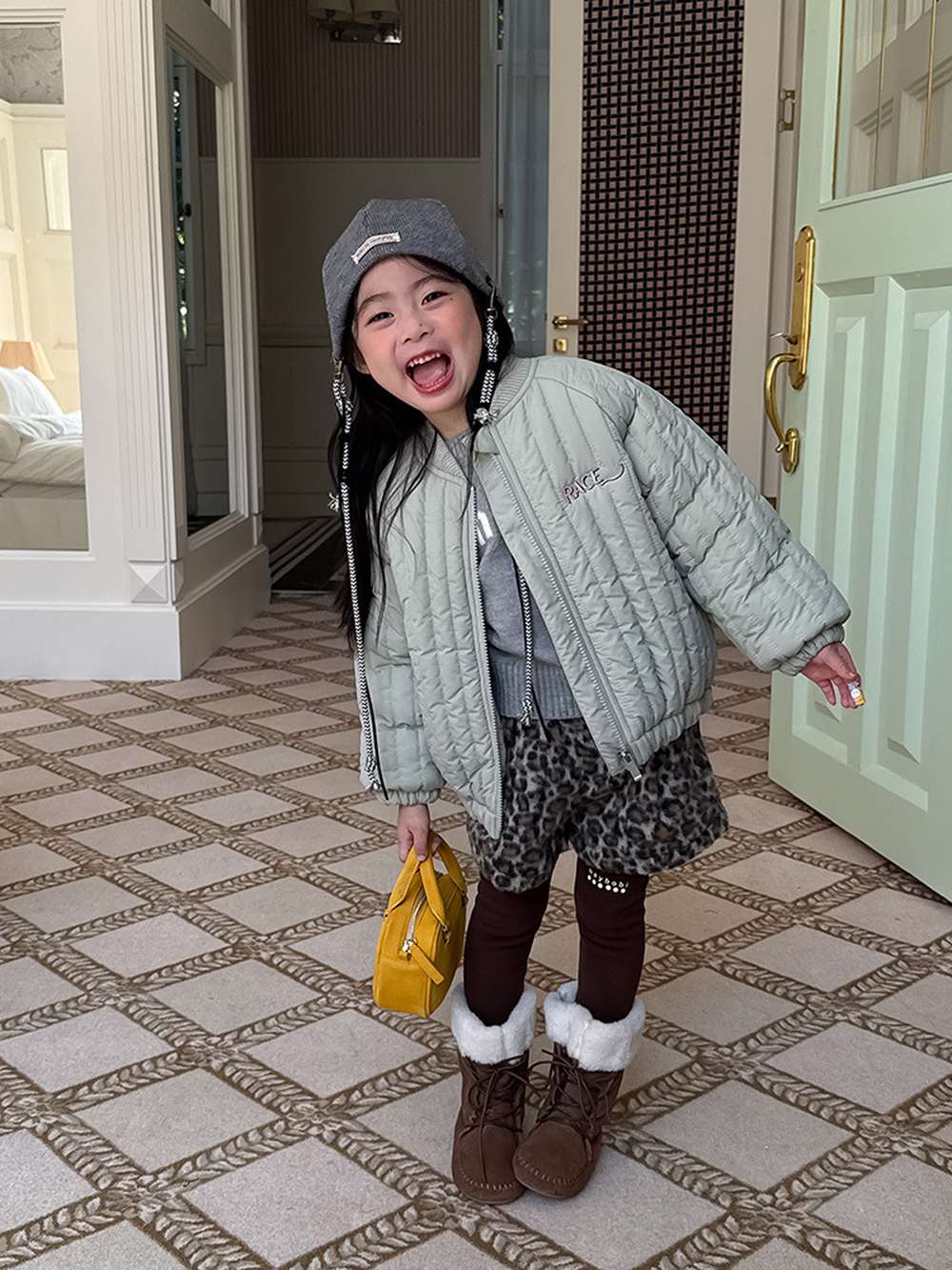 Long-sleeved quilted jacket | Padded and fully embroidered | Character print outerwear [mh0011467]