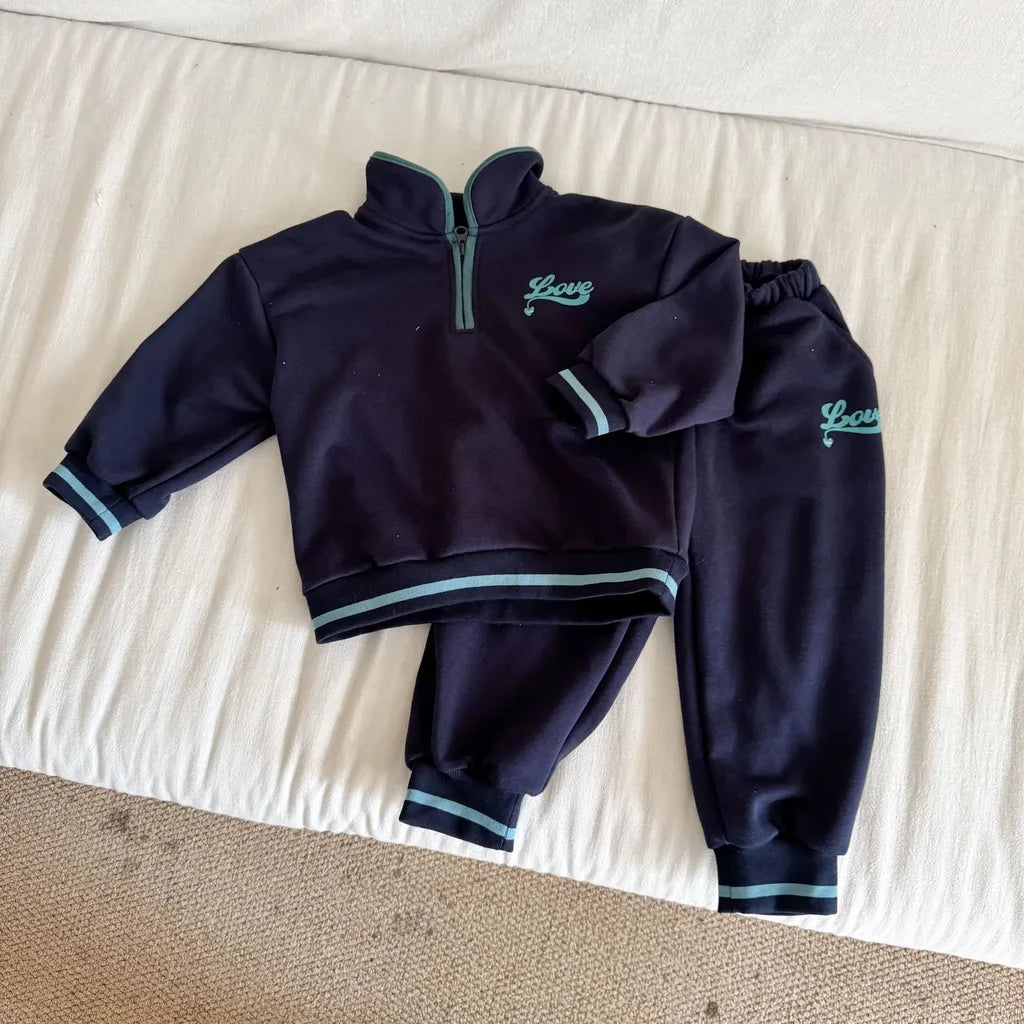 -LOVE刺繍ハーフジップスウェットセットアップ 2点セット【mh0011251】 - mamahalo shop - 長袖セットアップ -  べビー服 - 子供服 - 男の子 - 女の子