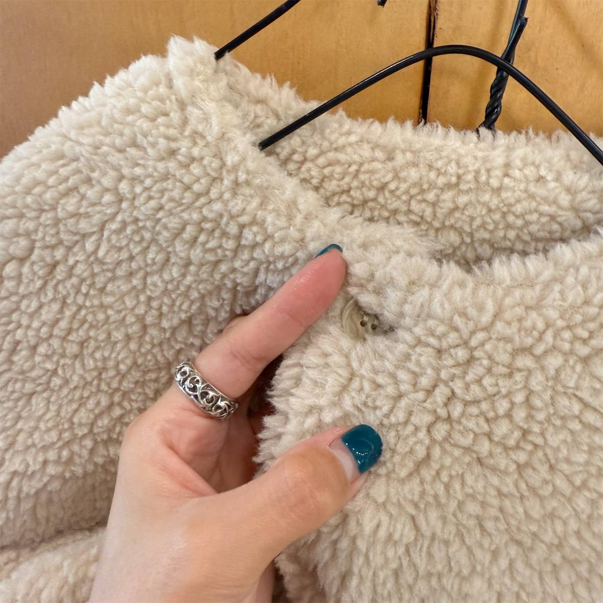 -シープボアジャケット 2点セット もこもこアウター ビッグポケット マフラーセット【mh0011408】 - mamahalo shop - ショートコート・ジャケット・ジャンパー -  べビー服 - 子供服 - 男の子 - 女の子