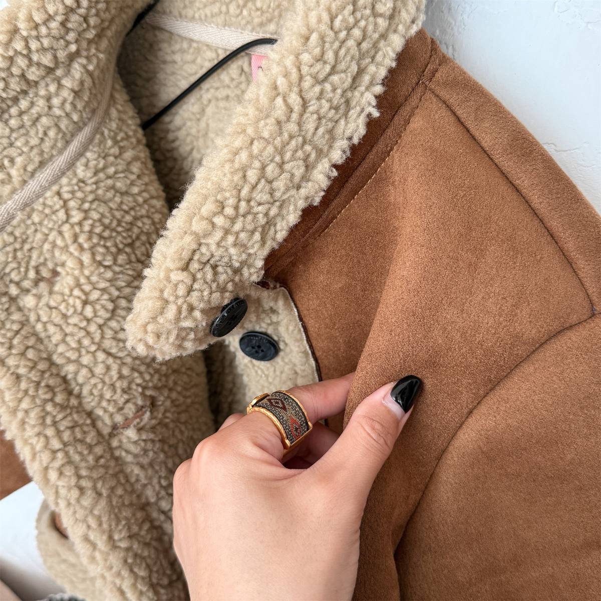 -フェイクムートンジャケット ボア裏地 スエード調素材 もこもこアウター【mh0011404】 - mamahalo shop - ショートコート・ジャケット・ジャンパー -  べビー服 - 子供服 - 男の子 - 女の子