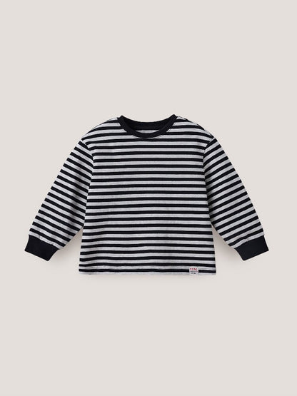 黒×白ボーダー長袖Tシャツ、フラットな正面デザイン