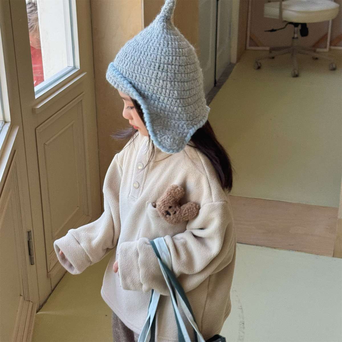 -フリースプルオーバー ハイネック スナップボタン もこもこワッペン【mh0011428】 - mamahalo shop - トレーナー・フーディ -  べビー服 - 子供服 - 男の子 - 女の子