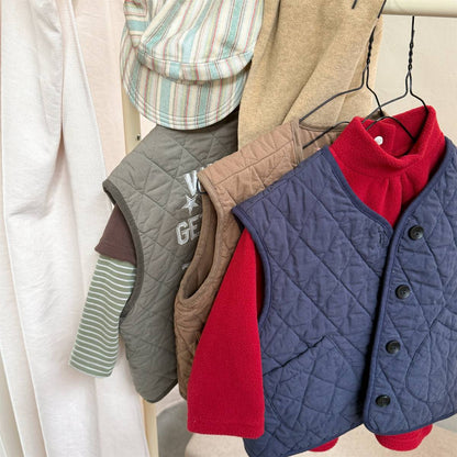 -キルティングベスト ノースリーブ 刺繍ロゴ 中綿入り アウター【mh0011411】 - mamahalo shop - ベスト -  べビー服 - 子供服 - 男の子 - 女の子