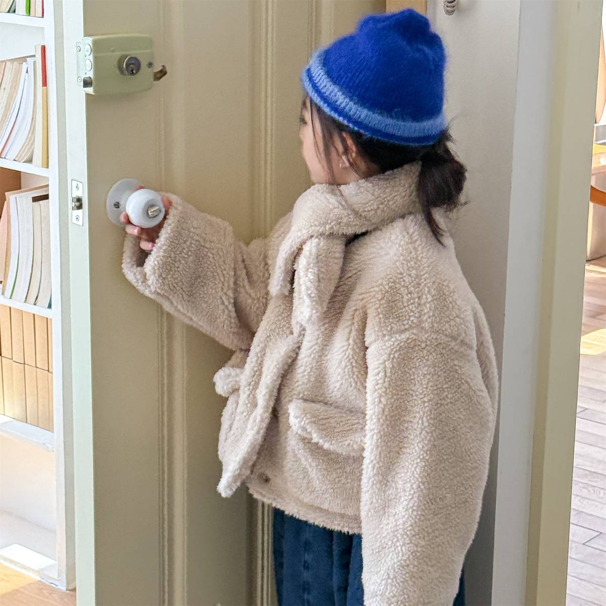 -シープボアジャケット 2点セット もこもこアウター ビッグポケット マフラーセット【mh0011408】 - mamahalo shop - ショートコート・ジャケット・ジャンパー -  べビー服 - 子供服 - 男の子 - 女の子