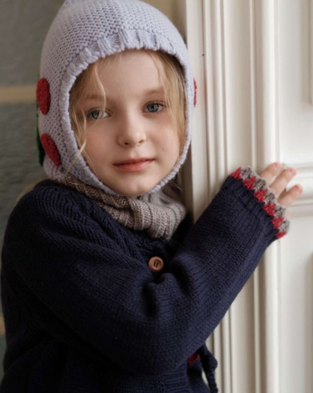 Knit hat/headband with flower crochet embroidery, perfect for warmth and protection for babies and kids [mh0011553]