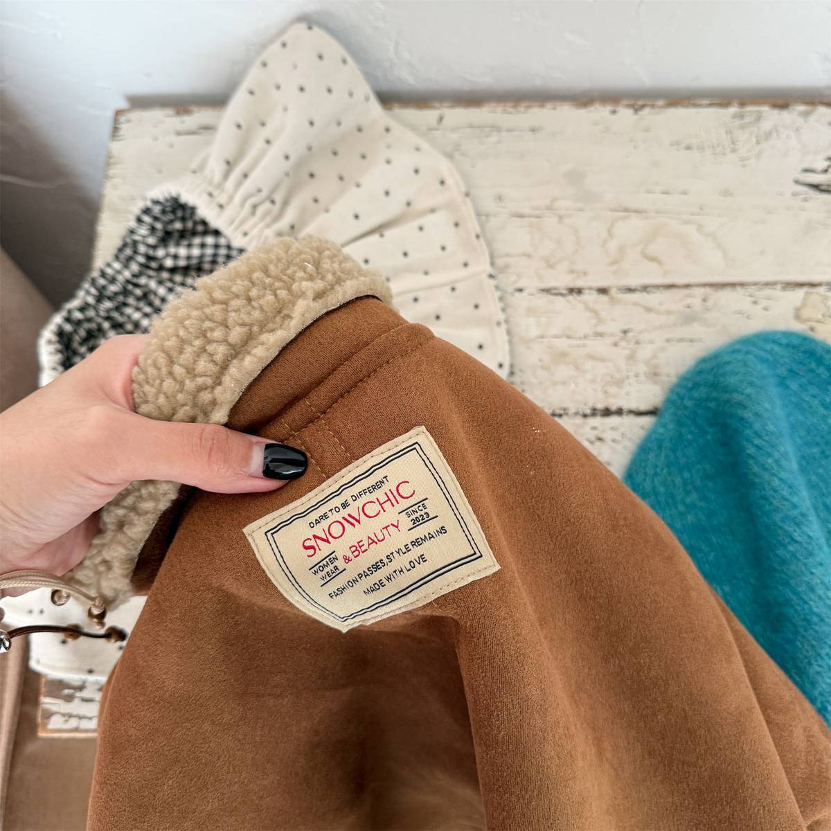 -フェイクムートンジャケット ボア裏地 スエード調素材 もこもこアウター【mh0011404】 - mamahalo shop - ショートコート・ジャケット・ジャンパー -  べビー服 - 子供服 - 男の子 - 女の子