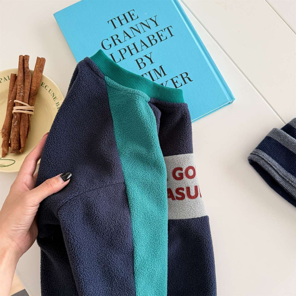 -長袖フリース ラグラン袖 プリントロゴ クルーネック トップス【mh0011426】 - mamahalo shop - 長袖Tシャツ -  べビー服 - 子供服 - 男の子 - 女の子