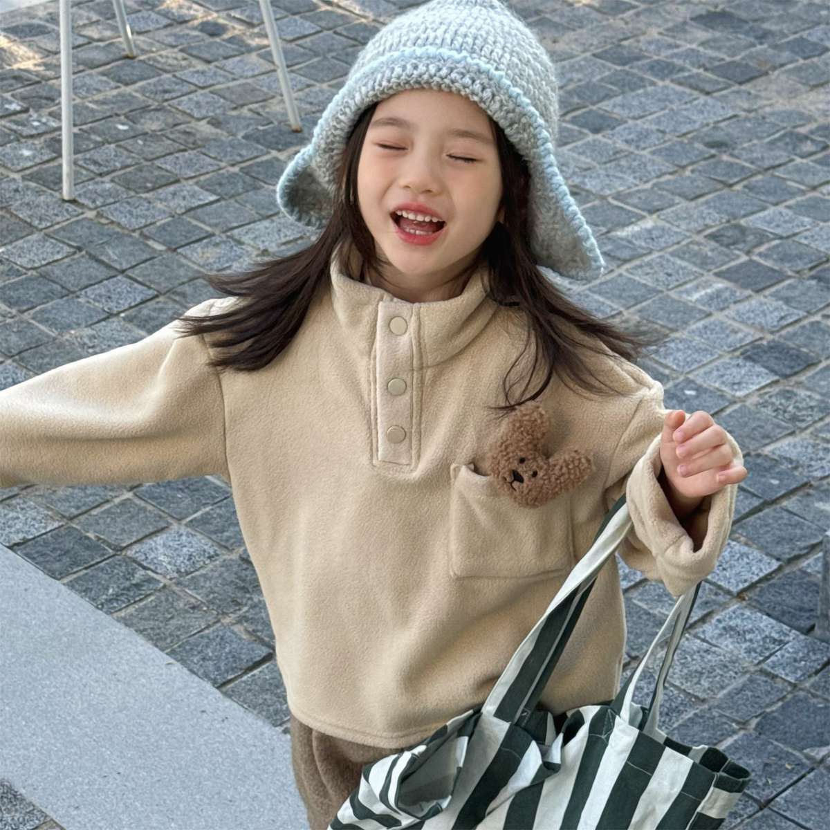 -フリースプルオーバー ハイネック スナップボタン もこもこワッペン【mh0011428】 - mamahalo shop - トレーナー・フーディ -  べビー服 - 子供服 - 男の子 - 女の子