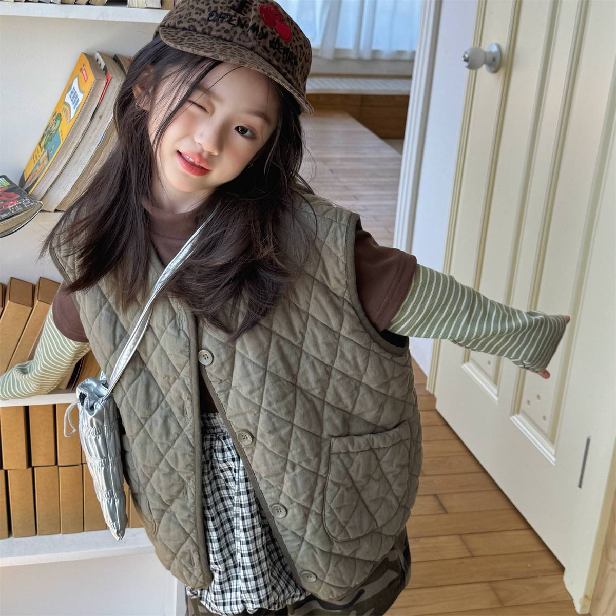 -キルティングベスト ノースリーブ 刺繍ロゴ 中綿入り アウター【mh0011411】 - mamahalo shop - ベスト -  べビー服 - 子供服 - 男の子 - 女の子