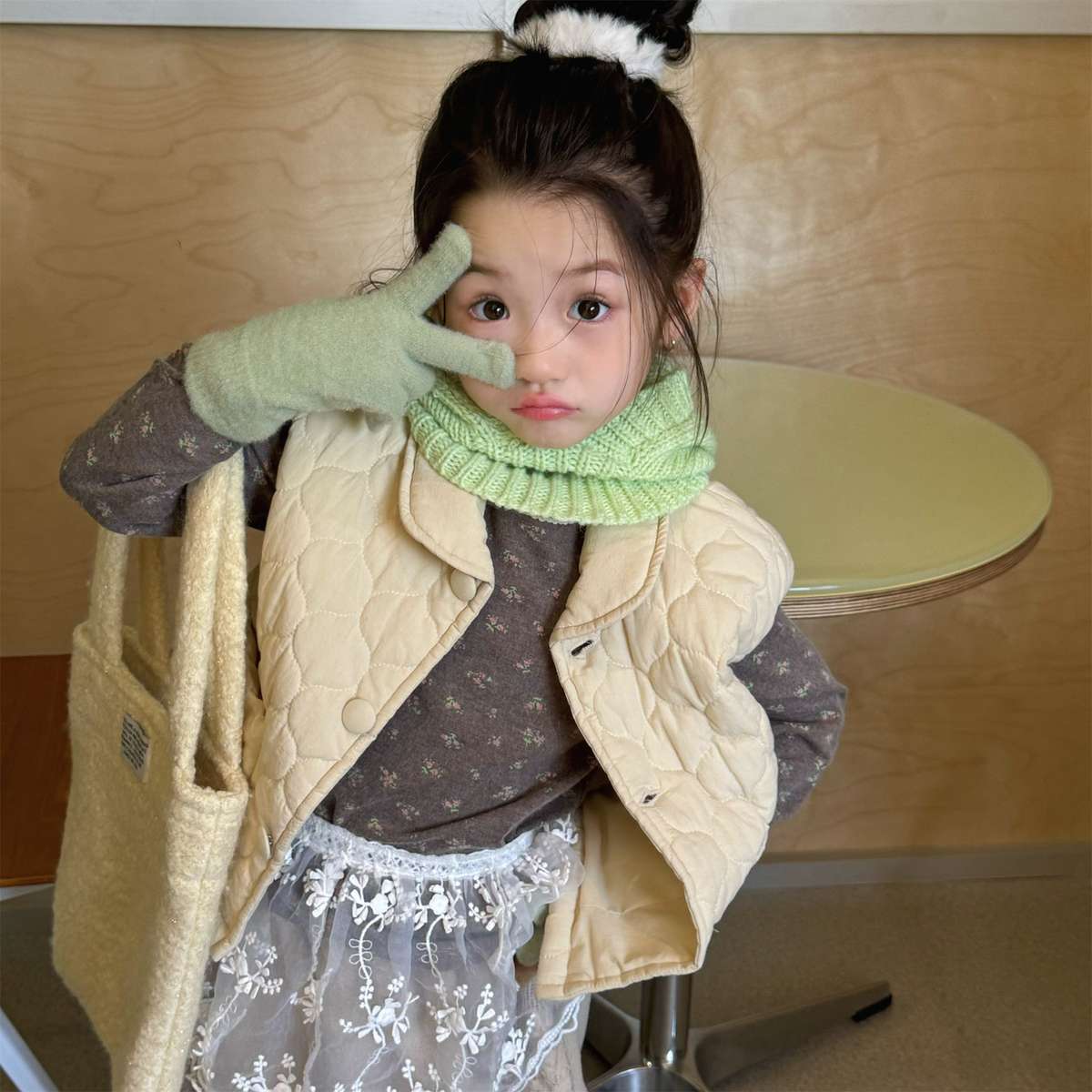 -キルティングベスト ノースリーブ 中綿入り 花柄プリント【mh0011425】 - mamahalo shop - ベスト -  べビー服 - 子供服 - 男の子 - 女の子