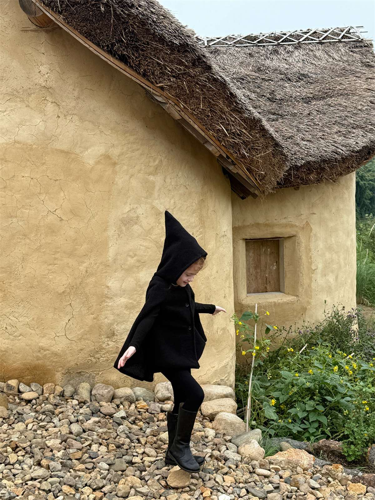 -フーディポンチョ ピクシーフード ブラックマントコート【mh0011440】 - mamahalo shop - ショートコート・ジャケット・ジャンパー -  べビー服 - 子供服 - 男の子 - 女の子