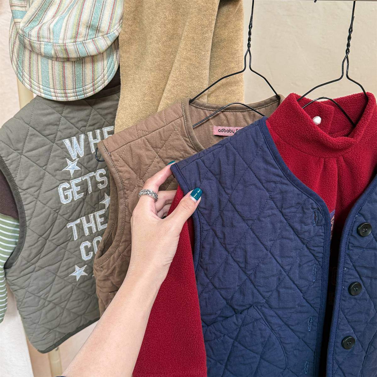 -キルティングベスト ノースリーブ 刺繍ロゴ 中綿入り アウター【mh0011411】 - mamahalo shop - ベスト -  べビー服 - 子供服 - 男の子 - 女の子