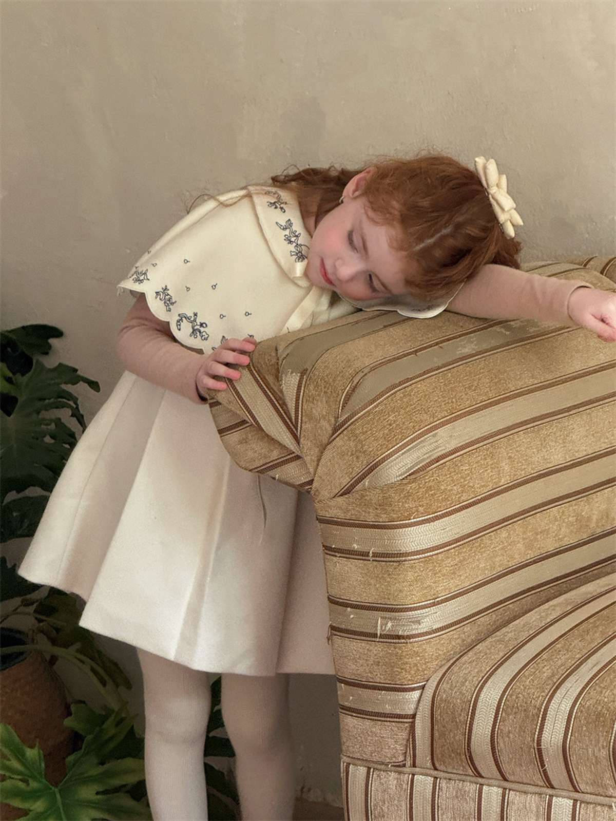 Ribbon embroidered cape + box pleated dress set (2-piece set) [mh0011452]