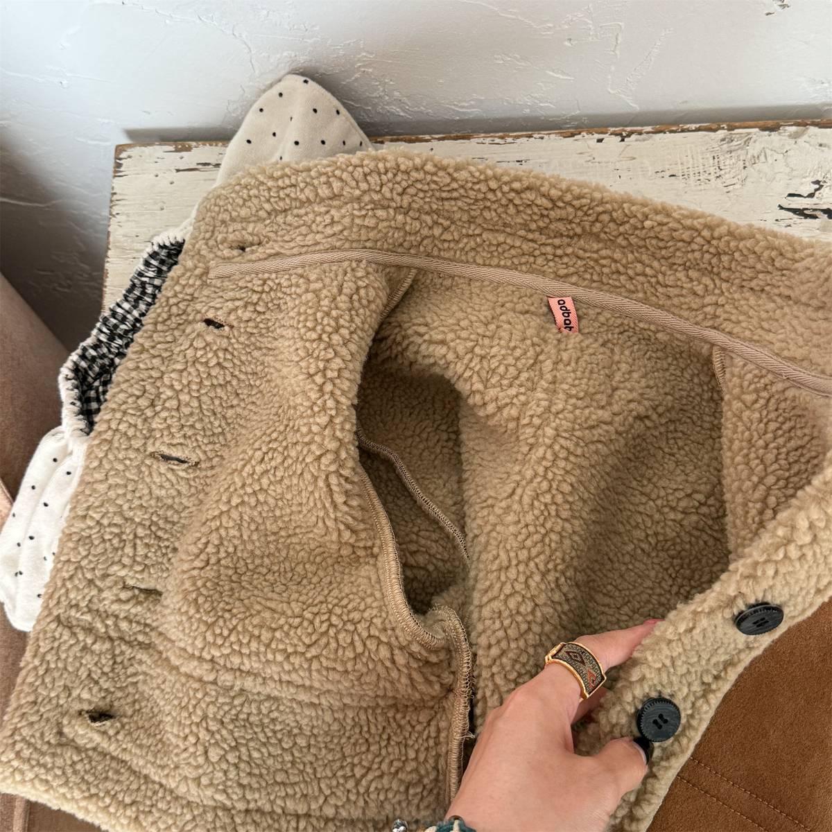 -フェイクムートンジャケット ボア裏地 スエード調素材 もこもこアウター【mh0011404】 - mamahalo shop - ショートコート・ジャケット・ジャンパー -  べビー服 - 子供服 - 男の子 - 女の子