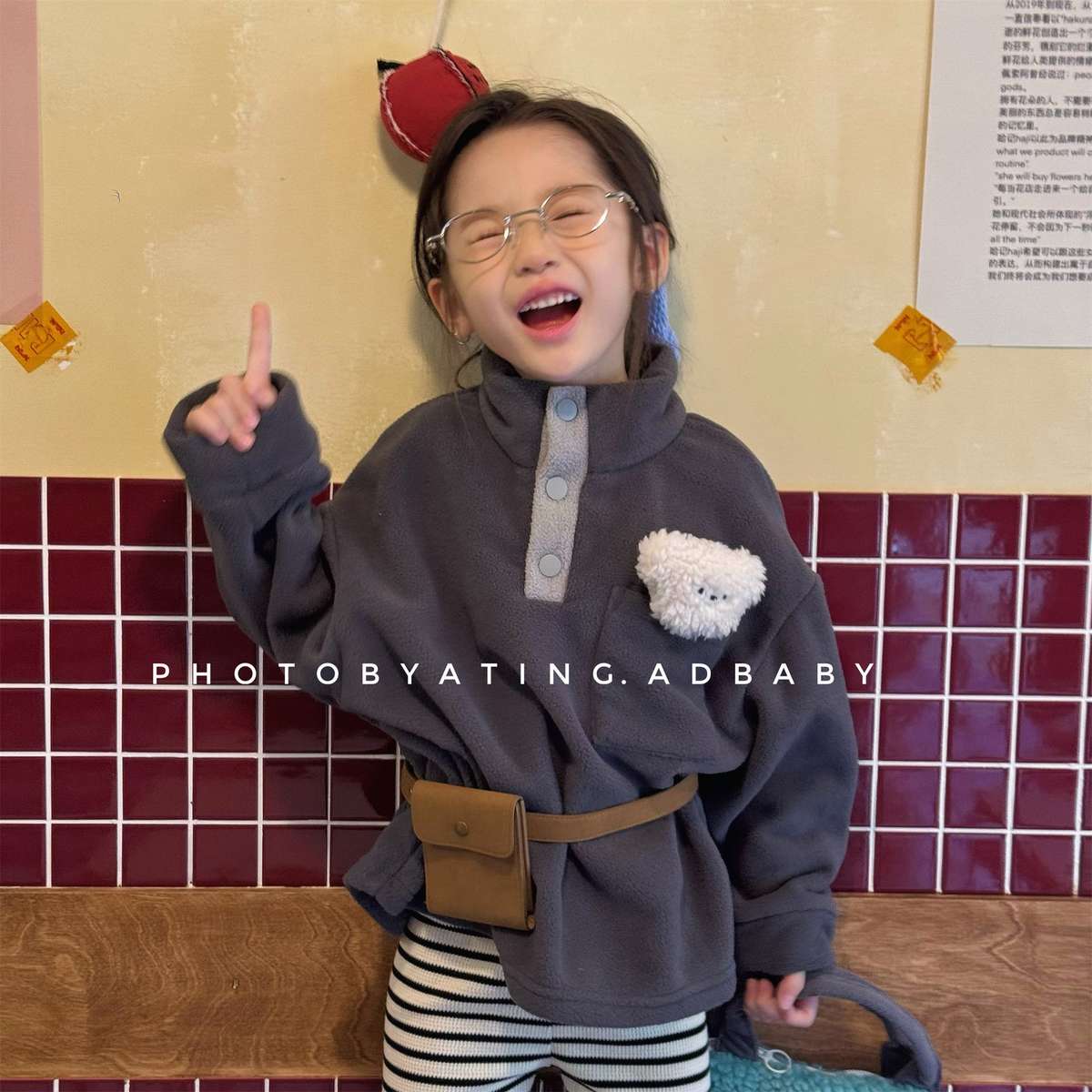 -フリースプルオーバー ハイネック スナップボタン もこもこワッペン【mh0011428】 - mamahalo shop - トレーナー・フーディ -  べビー服 - 子供服 - 男の子 - 女の子