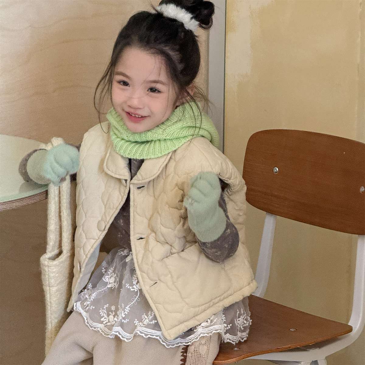 -キルティングベスト ノースリーブ 中綿入り 花柄プリント【mh0011425】 - mamahalo shop - ベスト -  べビー服 - 子供服 - 男の子 - 女の子