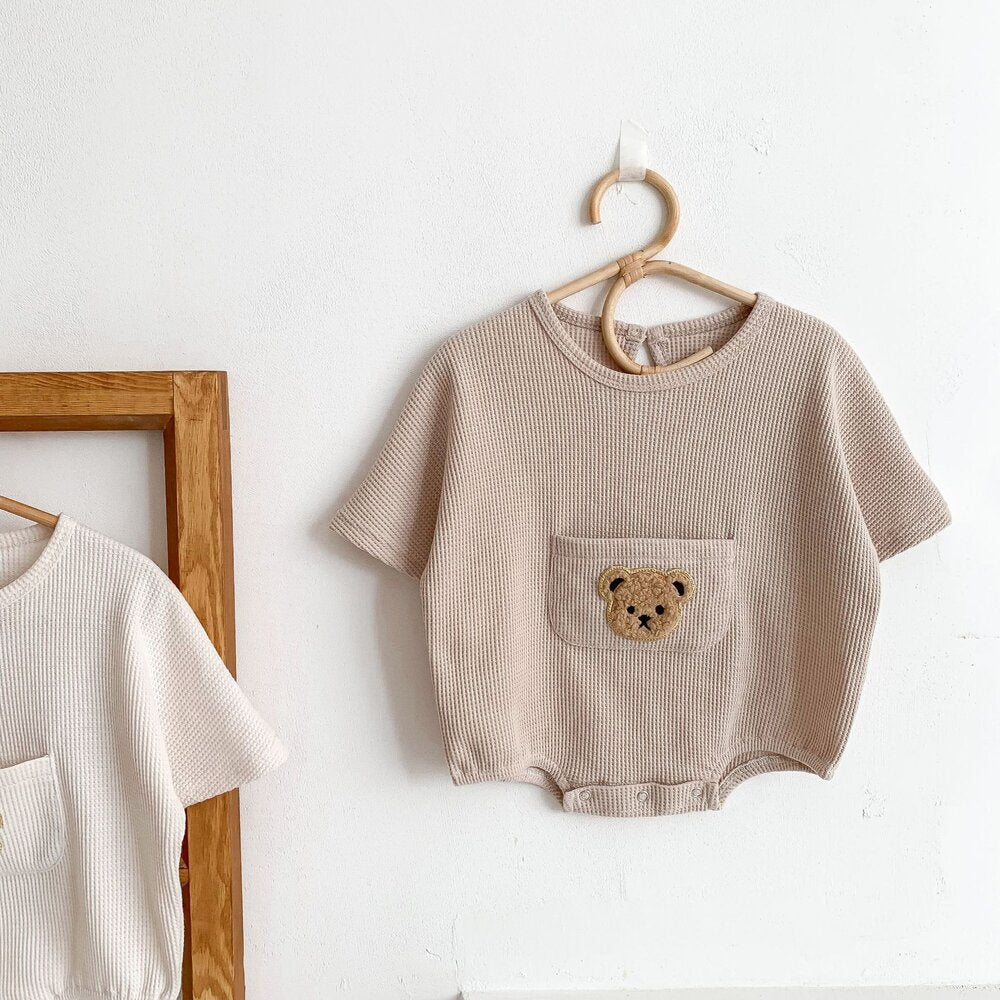 ベビー用ワッフル半袖ロンパース くま刺繍ポケット（カーキ）