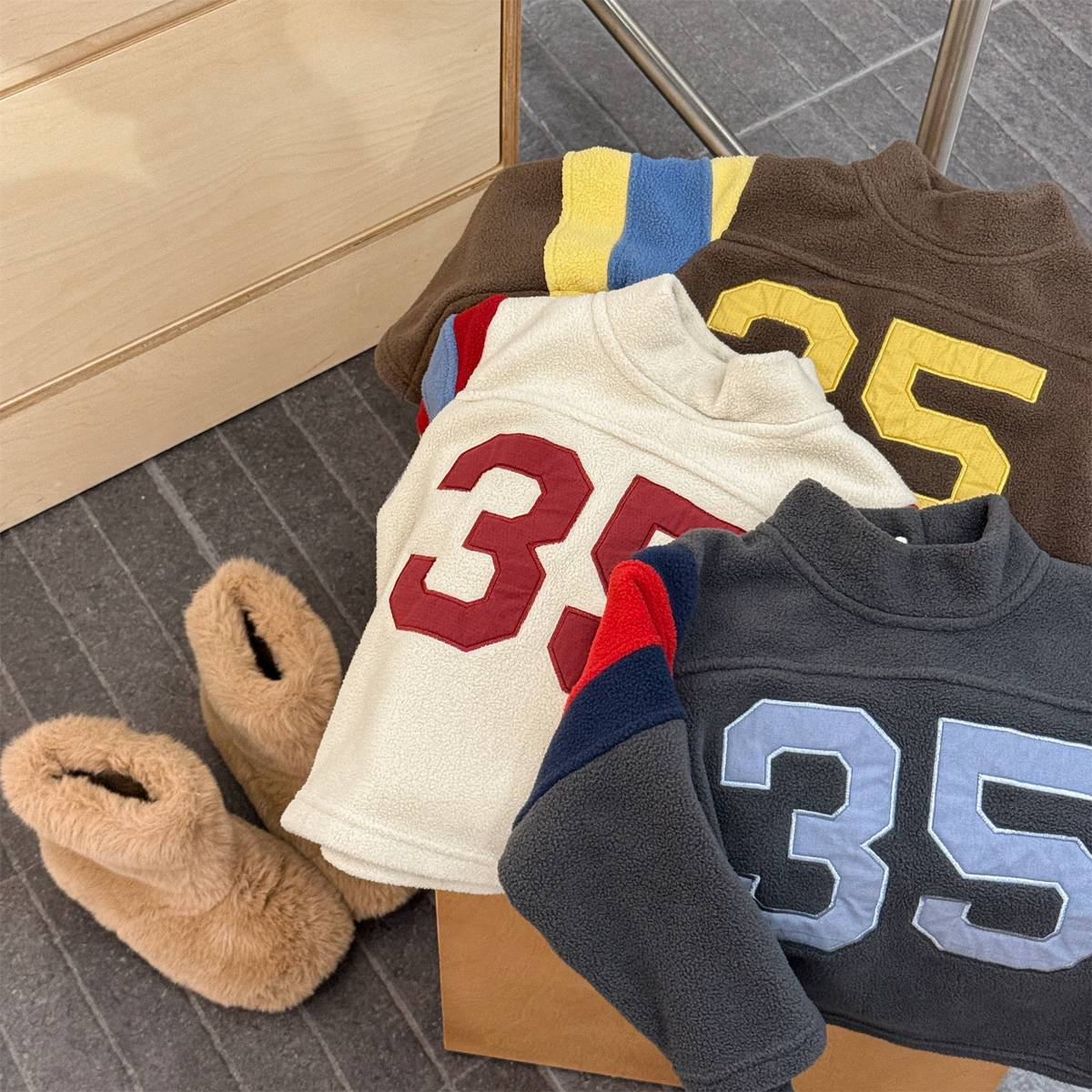 -長袖フリース プルオーバー ナンバーワッペン ハイネック スリーブデザイン【mh0011409】 - mamahalo shop - トレーナー・フーディ -  べビー服 - 子供服 - 男の子 - 女の子