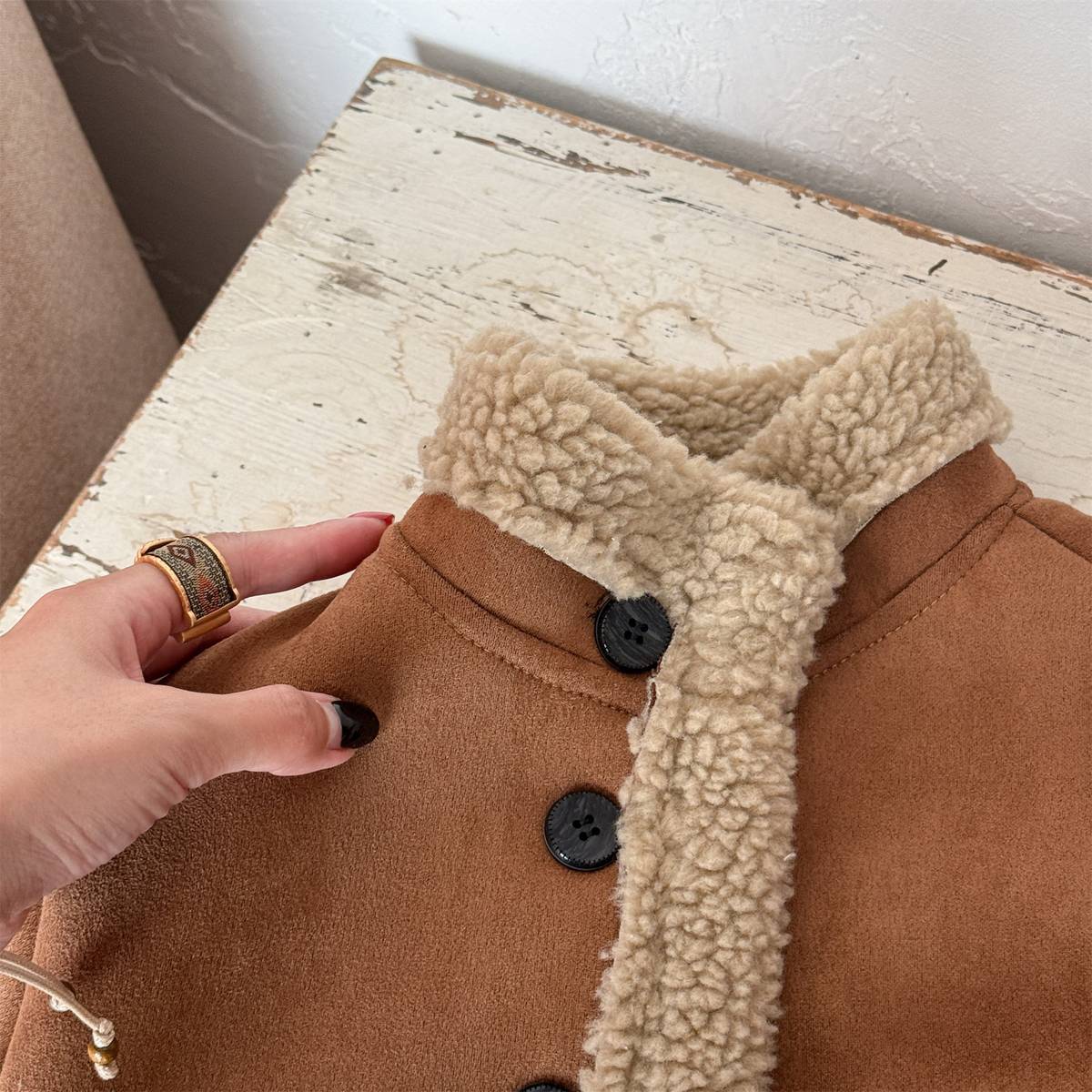 -フェイクムートンジャケット ボア裏地 スエード調素材 もこもこアウター【mh0011404】 - mamahalo shop - ショートコート・ジャケット・ジャンパー -  べビー服 - 子供服 - 男の子 - 女の子