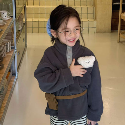 -フリースプルオーバー ハイネック スナップボタン もこもこワッペン【mh0011428】 - mamahalo shop - トレーナー・フーディ -  べビー服 - 子供服 - 男の子 - 女の子