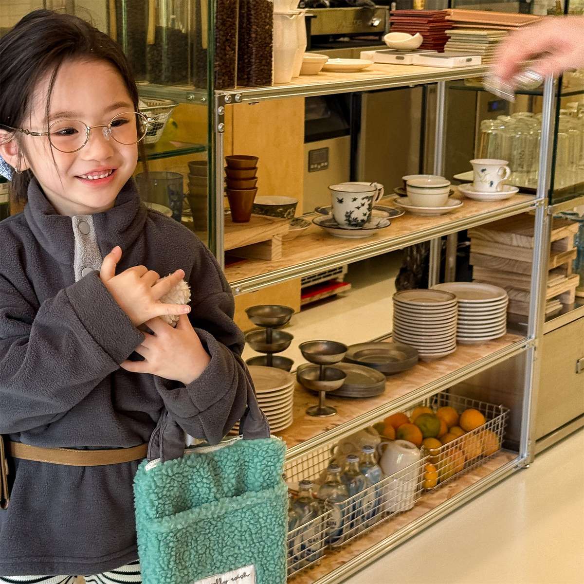 -フリースプルオーバー ハイネック スナップボタン もこもこワッペン【mh0011428】 - mamahalo shop - トレーナー・フーディ -  べビー服 - 子供服 - 男の子 - 女の子