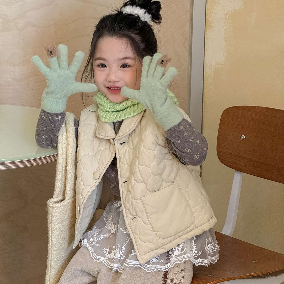 -キルティングベスト ノースリーブ 中綿入り 花柄プリント【mh0011425】 - mamahalo shop - ベスト -  べビー服 - 子供服 - 男の子 - 女の子