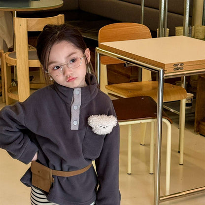 -フリースプルオーバー ハイネック スナップボタン もこもこワッペン【mh0011428】 - mamahalo shop - トレーナー・フーディ -  べビー服 - 子供服 - 男の子 - 女の子