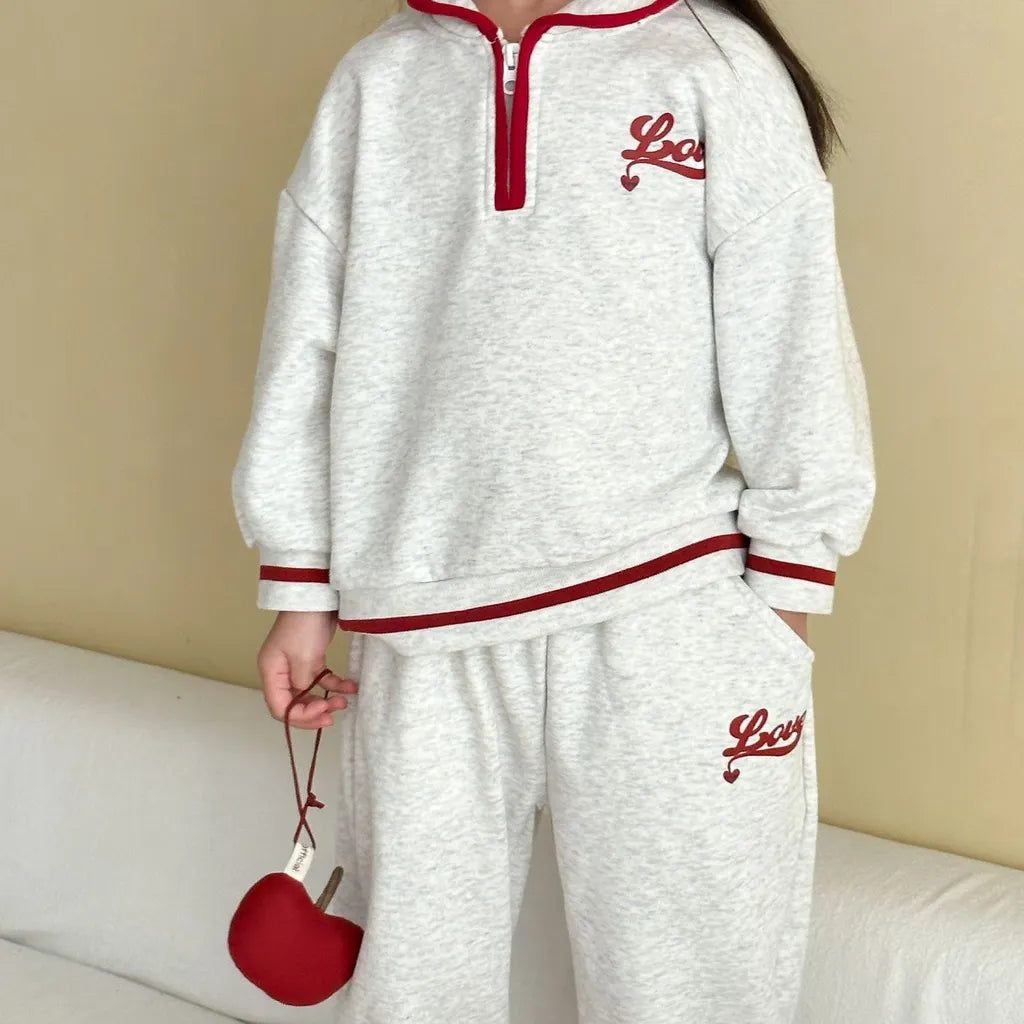-LOVE刺繍ハーフジップスウェットセットアップ 2点セット【mh0011251】 - mamahalo shop - 長袖セットアップ -  べビー服 - 子供服 - 男の子 - 女の子