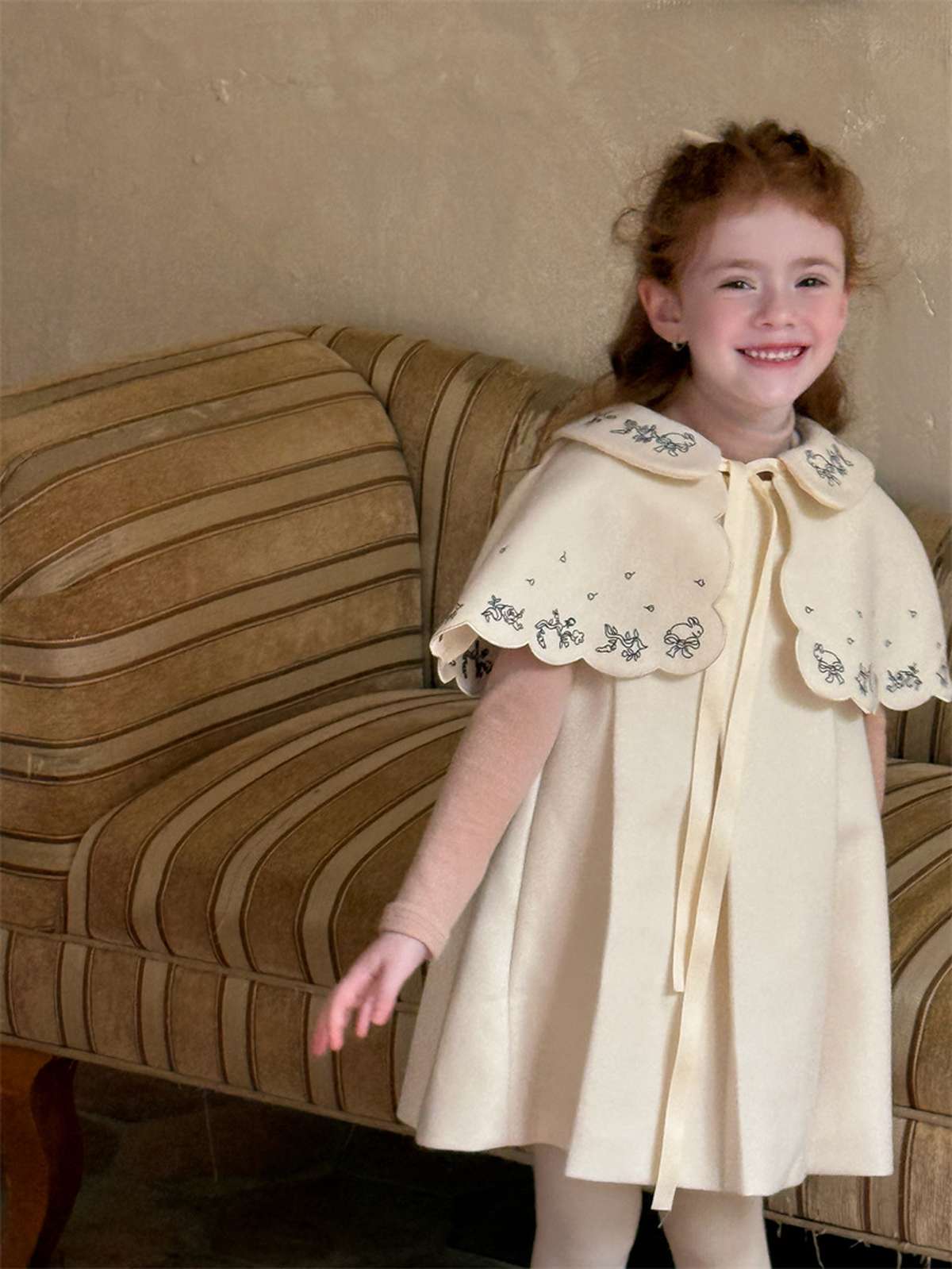 Ribbon embroidered cape + box pleated dress set (2-piece set) [mh0011452]