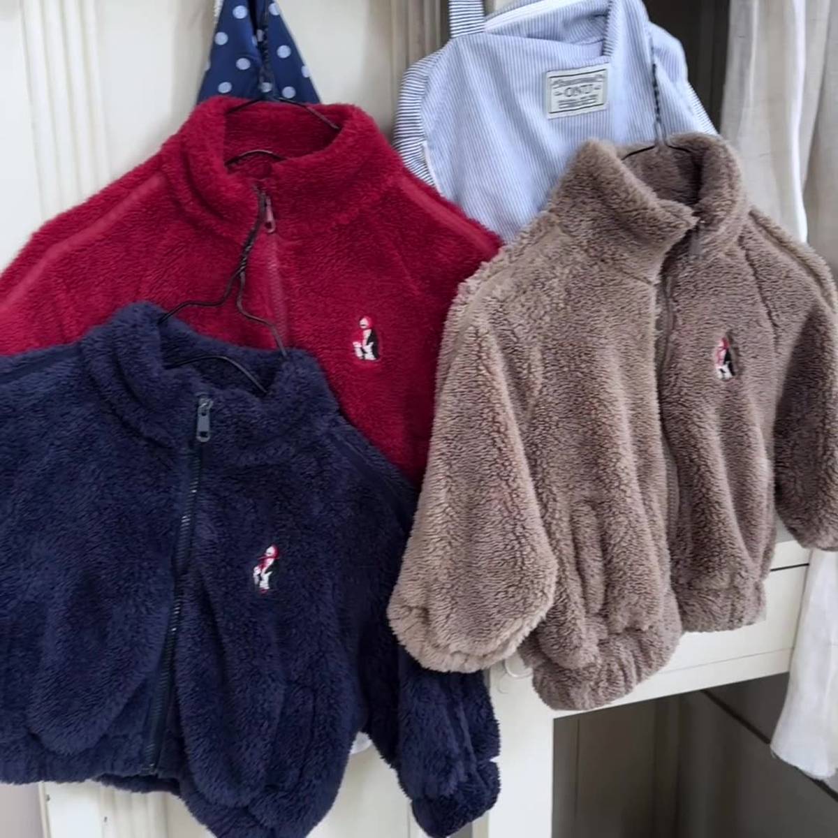 -ボアジャケット アウター ジップアップ 腕ライン 刺繍入り もこもこ素材【mh0011398】 - mamahalo shop - ショートコート・ジャケット・ジャンパー -  べビー服 - 子供服 - 男の子 - 女の子