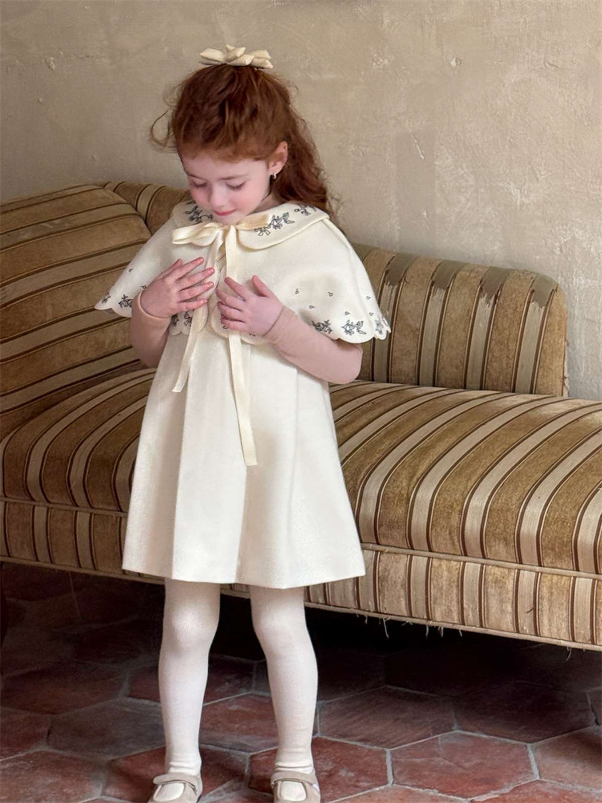 Ribbon embroidered cape + box pleated dress set (2-piece set) [mh0011452]