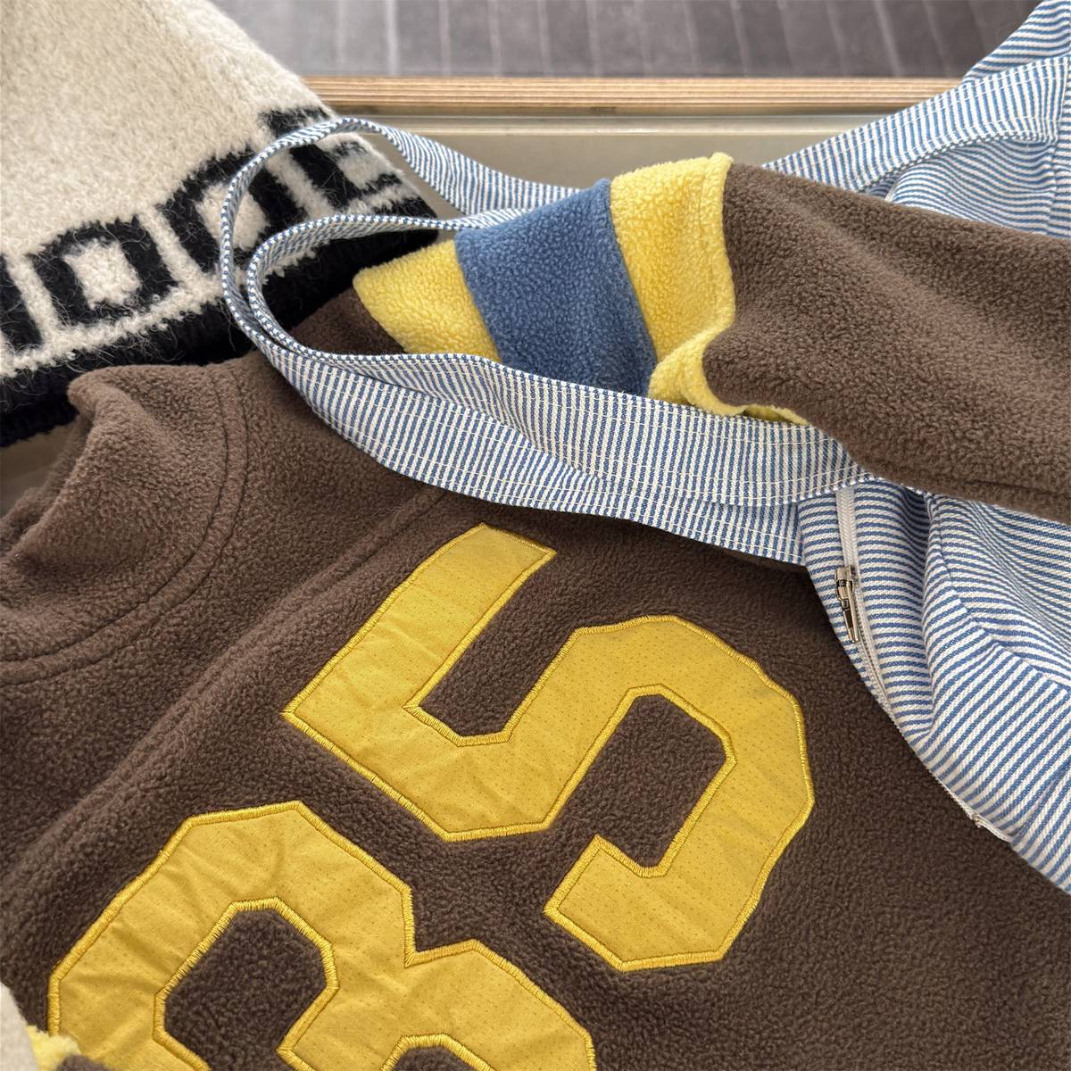 -長袖フリース プルオーバー ナンバーワッペン ハイネック スリーブデザイン【mh0011409】 - mamahalo shop - トレーナー・フーディ -  べビー服 - 子供服 - 男の子 - 女の子