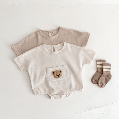 半袖ロンパース2枚、前ポケットにクマ刺繍ワッペン