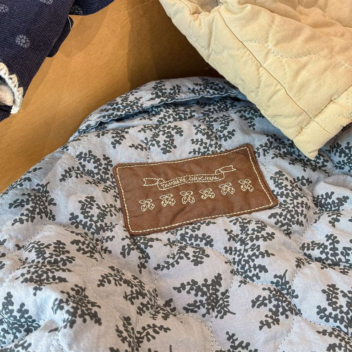 -キルティングベスト ノースリーブ 中綿入り 花柄プリント【mh0011425】 - mamahalo shop - ベスト -  べビー服 - 子供服 - 男の子 - 女の子