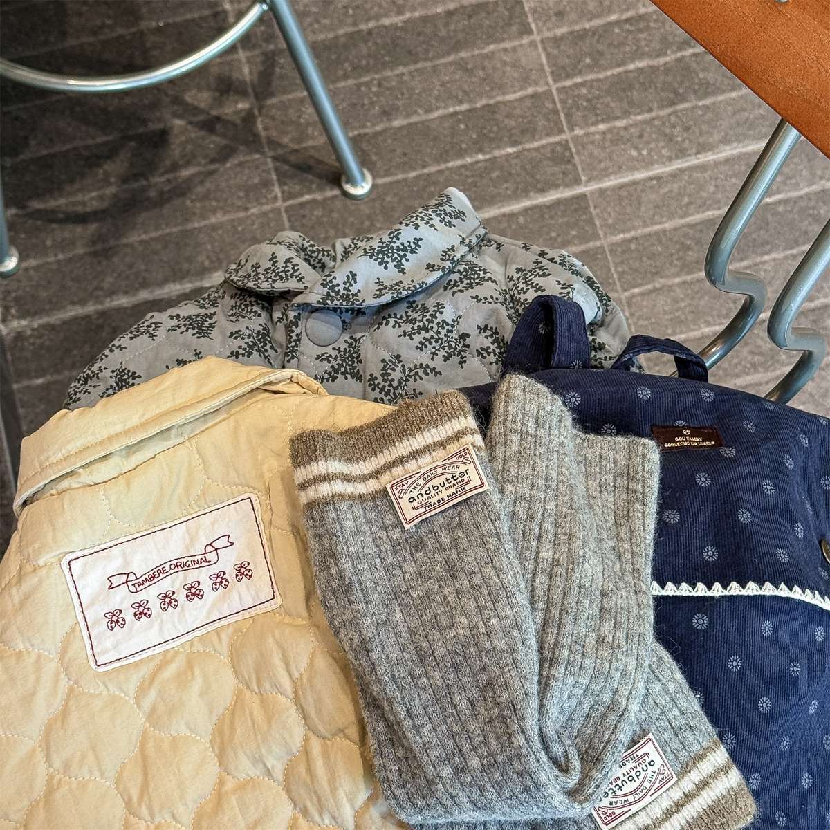 -キルティングベスト ノースリーブ 中綿入り 花柄プリント【mh0011425】 - mamahalo shop - ベスト -  べビー服 - 子供服 - 男の子 - 女の子