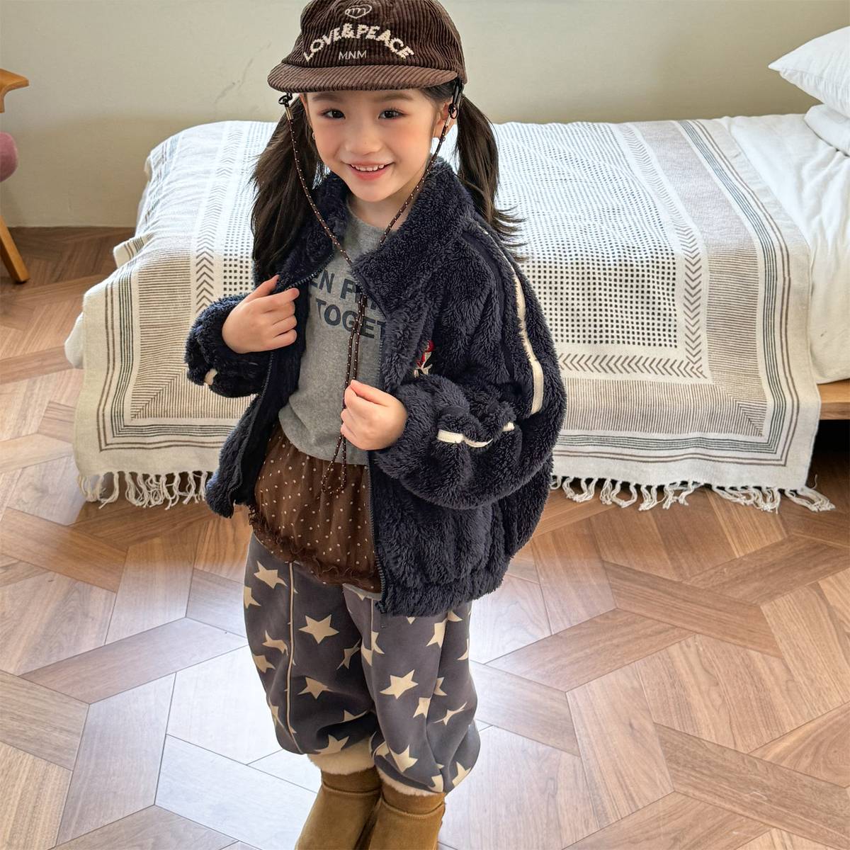 -ボアジャケット アウター ジップアップ 腕ライン 刺繍入り もこもこ素材【mh0011398】 - mamahalo shop - ショートコート・ジャケット・ジャンパー -  べビー服 - 子供服 - 男の子 - 女の子