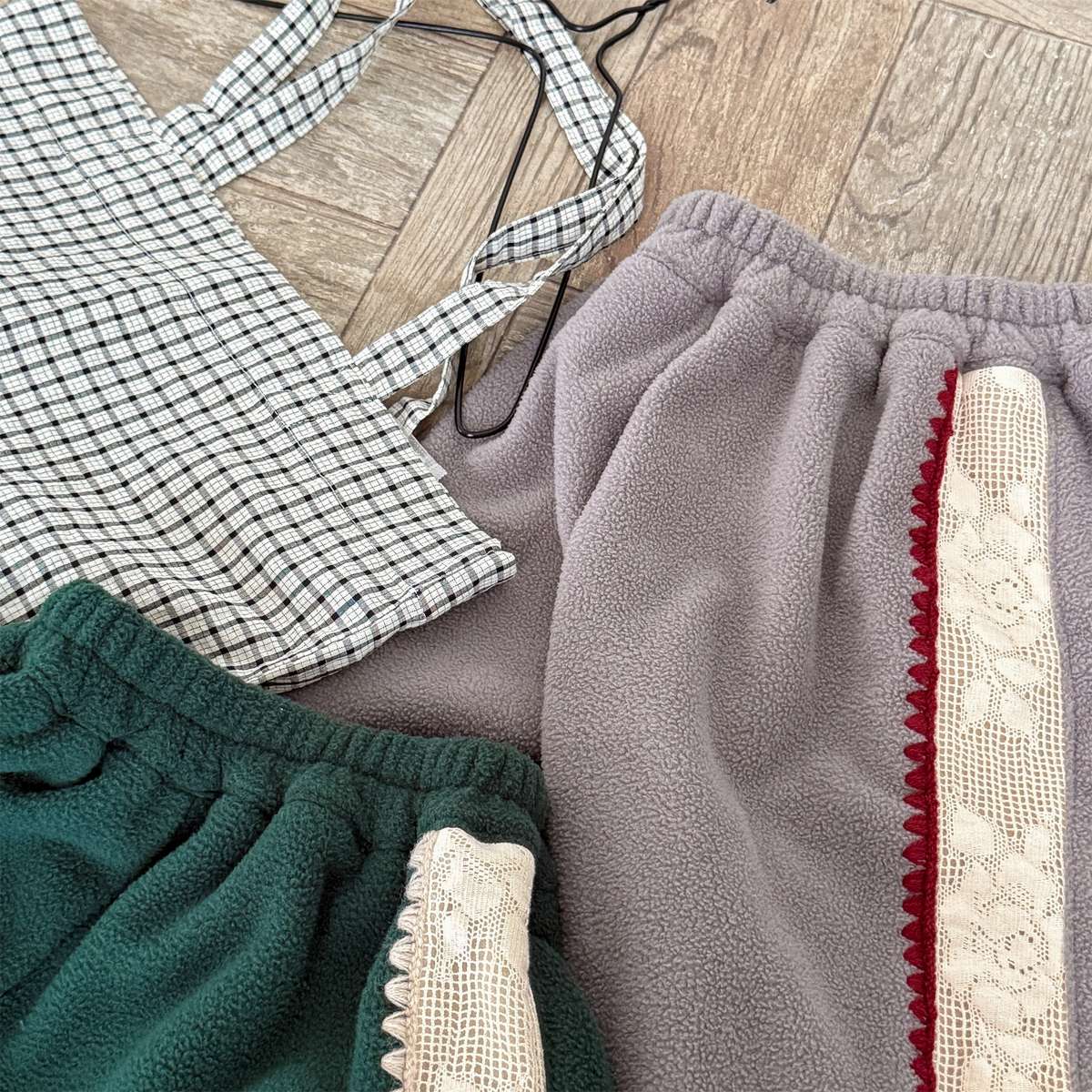 -フリーススウェットパンツ サイドレースデザイン あったか長ズボン【mh0011427】 - mamahalo shop - ロングパンツ・スウェットパンツ -  べビー服 - 子供服 - 男の子 - 女の子