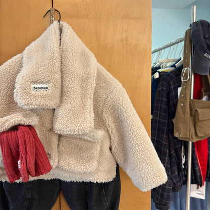 -シープボアジャケット 2点セット もこもこアウター ビッグポケット マフラーセット【mh0011408】 - mamahalo shop - ショートコート・ジャケット・ジャンパー -  べビー服 - 子供服 - 男の子 - 女の子