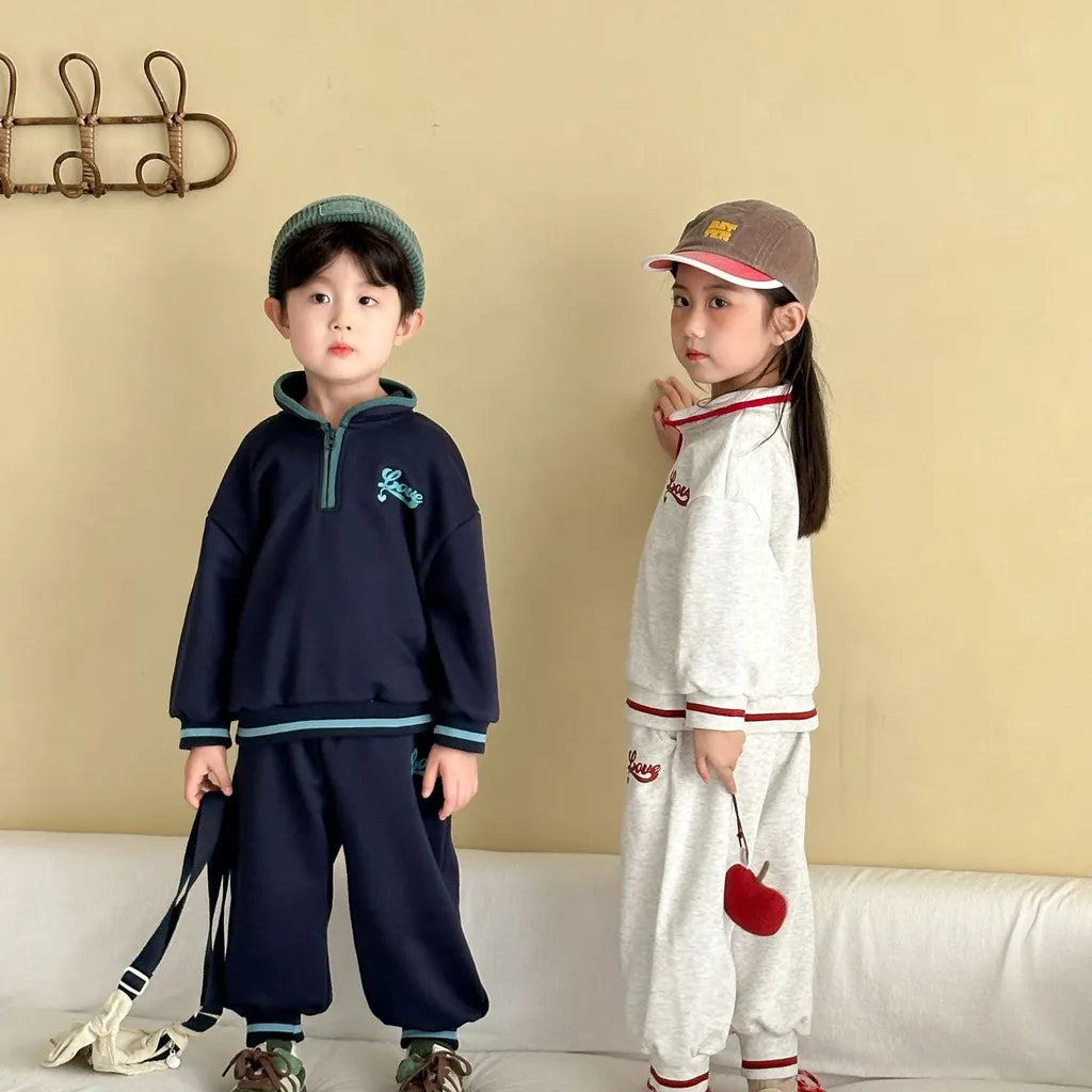 -LOVE刺繍ハーフジップスウェットセットアップ 2点セット【mh0011251】 - mamahalo shop - 長袖セットアップ -  べビー服 - 子供服 - 男の子 - 女の子