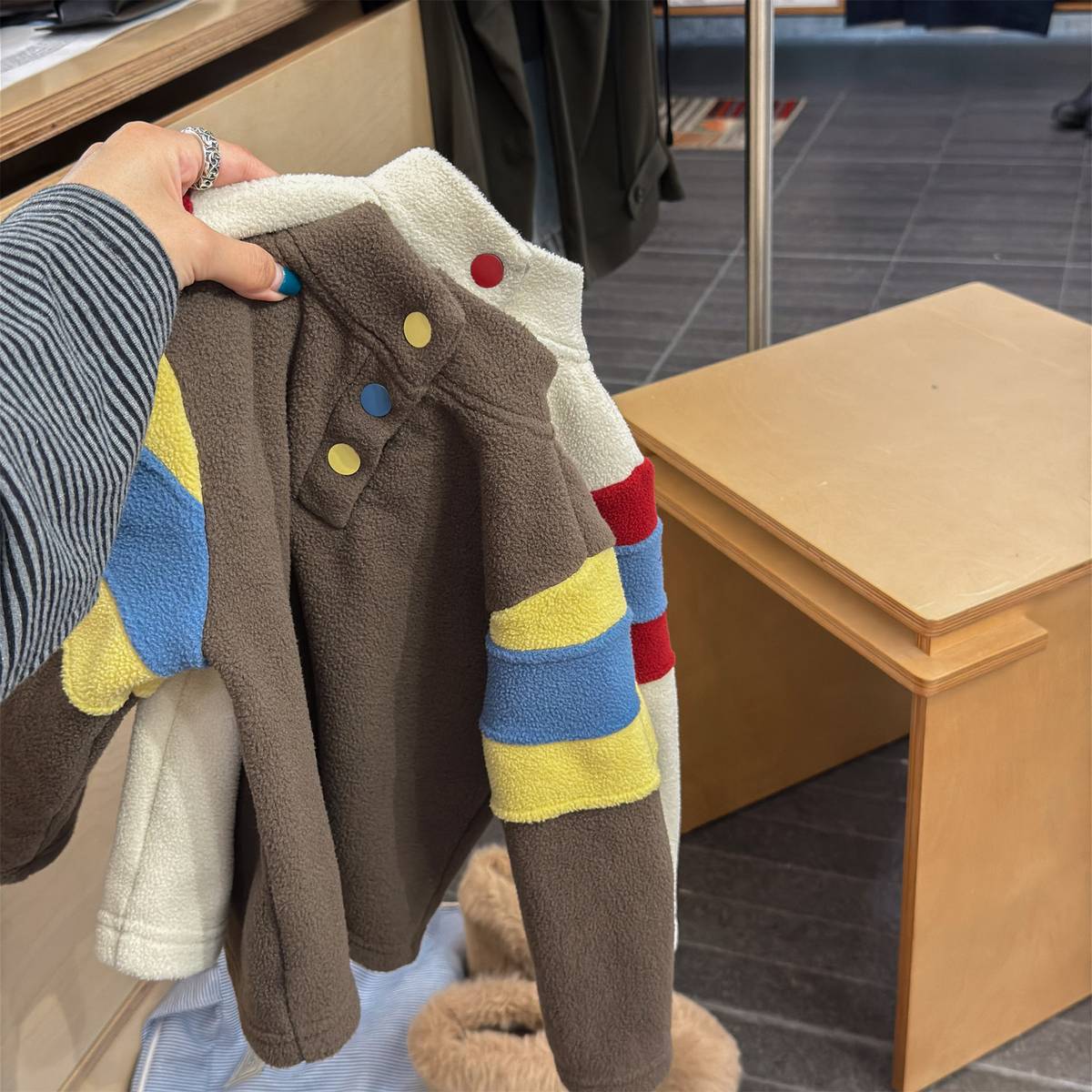 -長袖フリース プルオーバー ナンバーワッペン ハイネック スリーブデザイン【mh0011409】 - mamahalo shop - トレーナー・フーディ -  べビー服 - 子供服 - 男の子 - 女の子