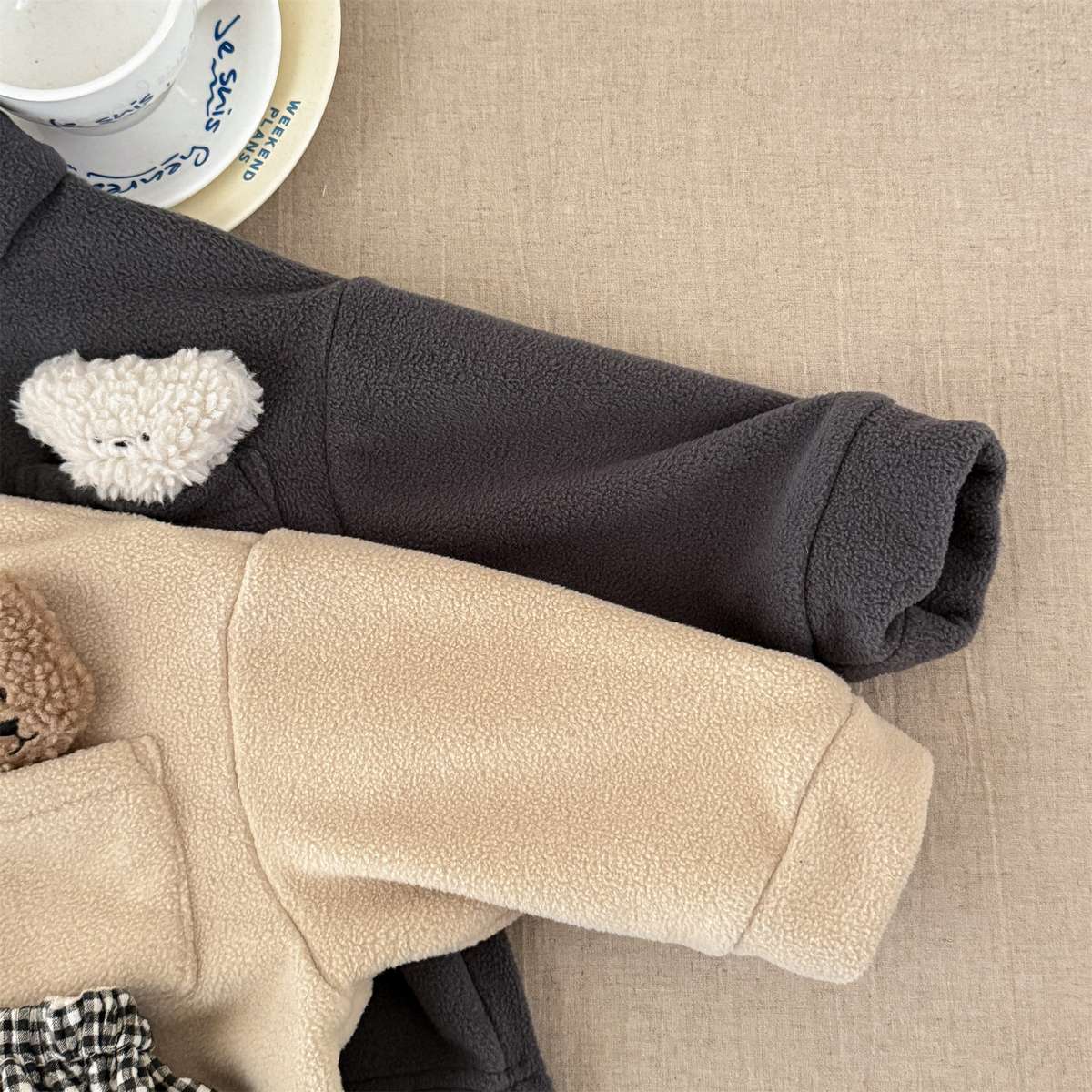 -フリースプルオーバー ハイネック スナップボタン もこもこワッペン【mh0011428】 - mamahalo shop - トレーナー・フーディ -  べビー服 - 子供服 - 男の子 - 女の子