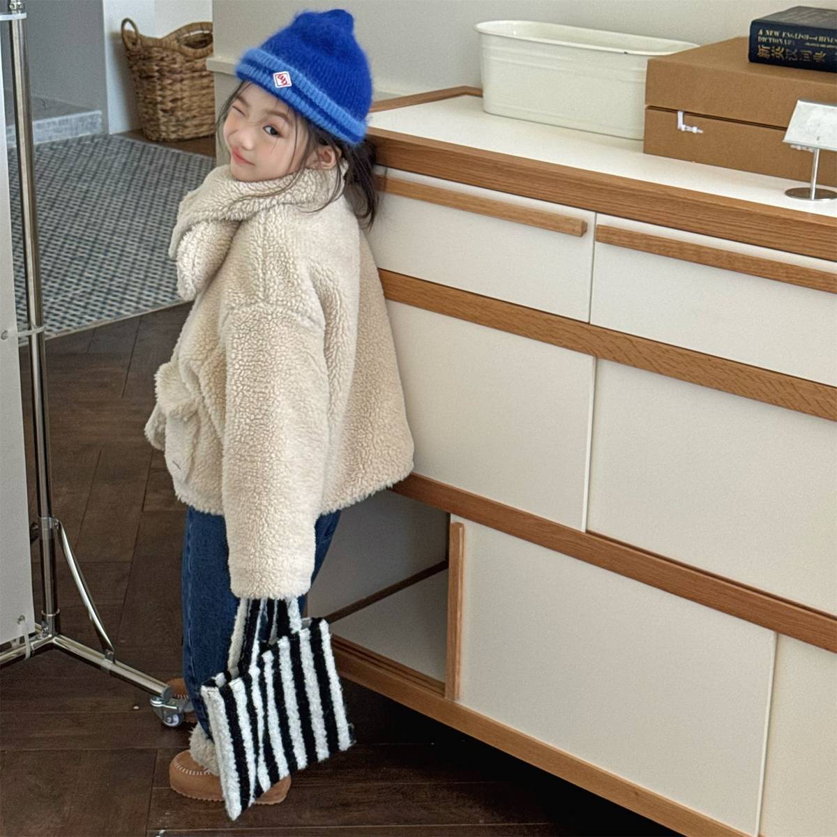 -シープボアジャケット 2点セット もこもこアウター ビッグポケット マフラーセット【mh0011408】 - mamahalo shop - ショートコート・ジャケット・ジャンパー -  べビー服 - 子供服 - 男の子 - 女の子