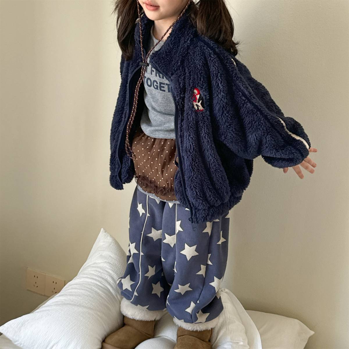 -ボアジャケット アウター ジップアップ 腕ライン 刺繍入り もこもこ素材【mh0011398】 - mamahalo shop - ショートコート・ジャケット・ジャンパー -  べビー服 - 子供服 - 男の子 - 女の子