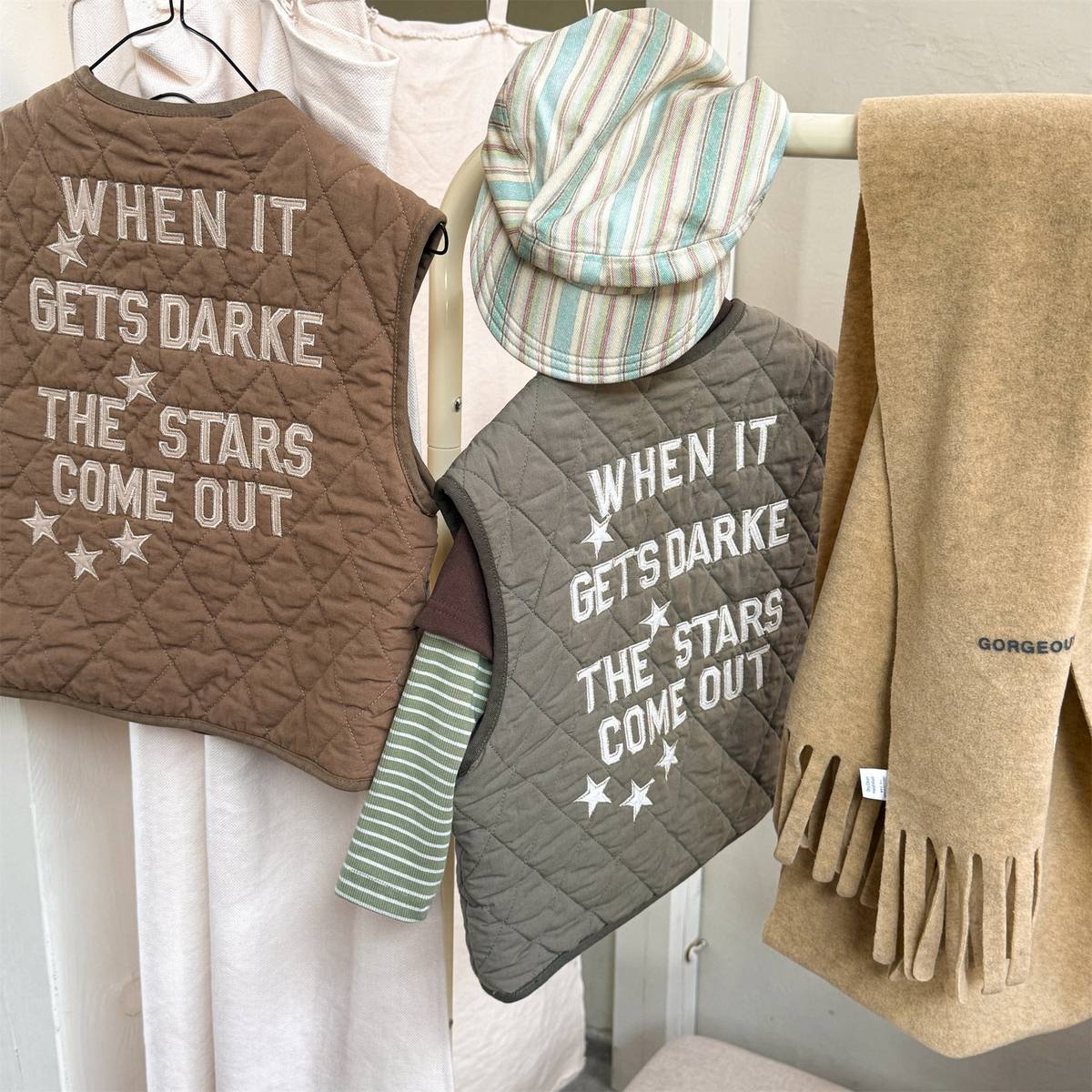 -キルティングベスト ノースリーブ 刺繍ロゴ 中綿入り アウター【mh0011411】 - mamahalo shop - ベスト -  べビー服 - 子供服 - 男の子 - 女の子