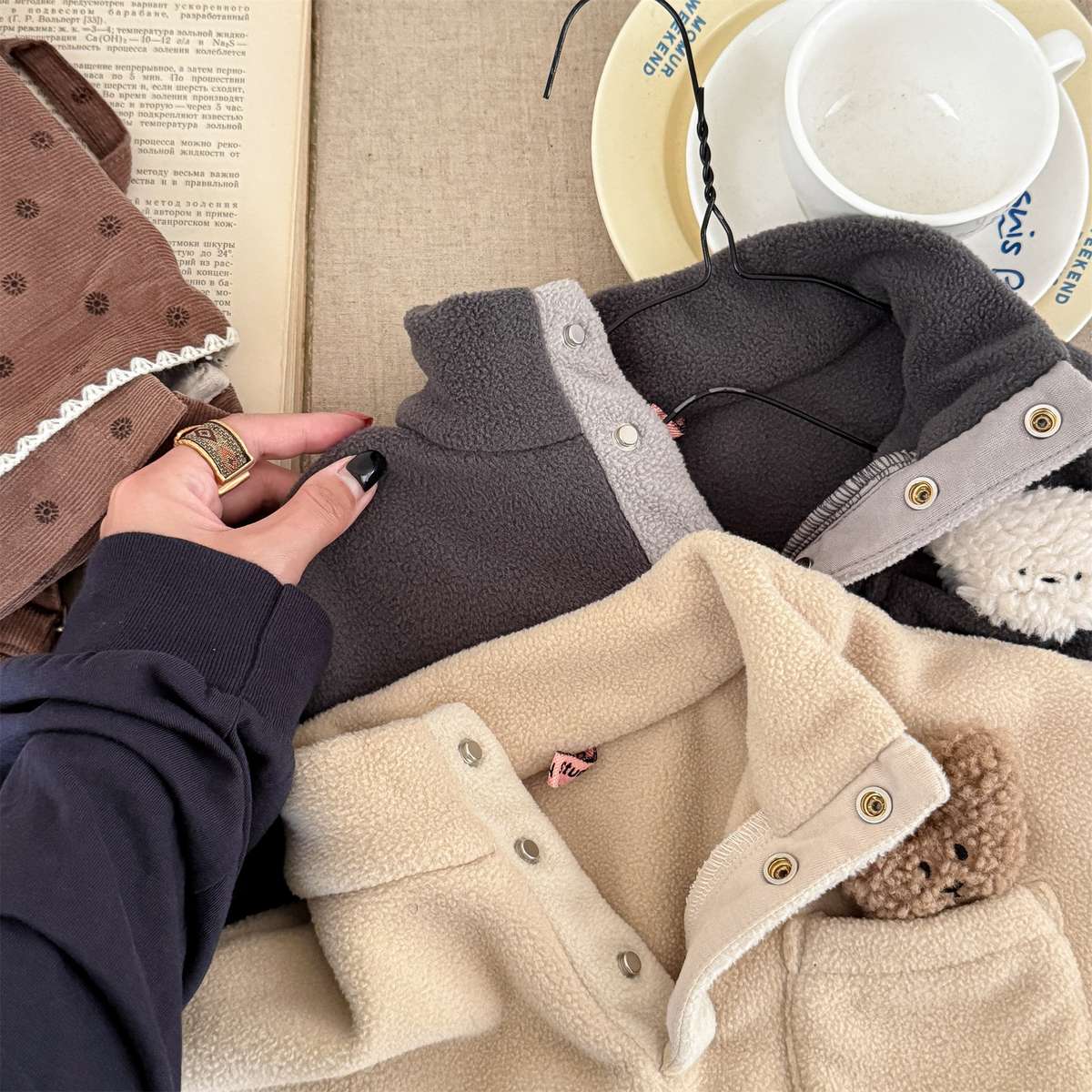 -フリースプルオーバー ハイネック スナップボタン もこもこワッペン【mh0011428】 - mamahalo shop - トレーナー・フーディ -  べビー服 - 子供服 - 男の子 - 女の子