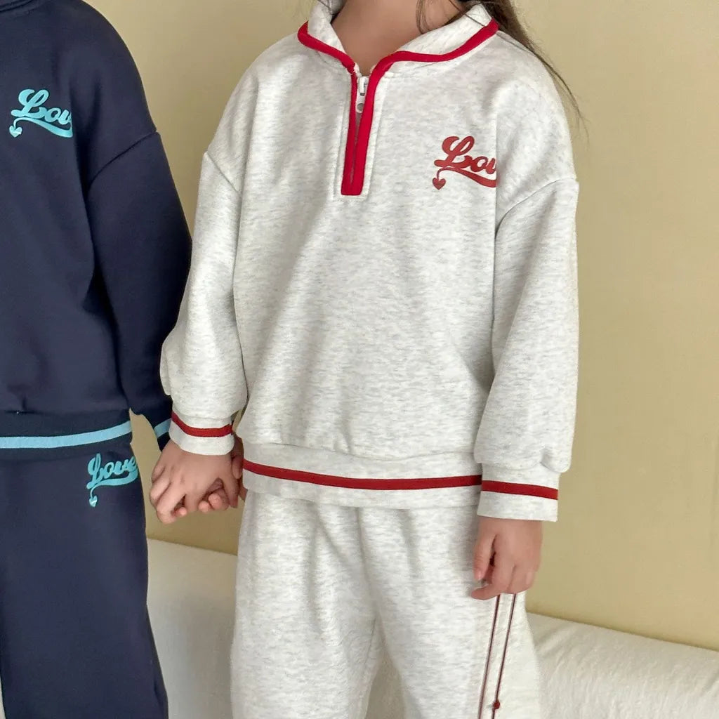 -LOVE刺繍ハーフジップスウェットセットアップ 2点セット【mh0011251】 - mamahalo shop - 長袖セットアップ -  べビー服 - 子供服 - 男の子 - 女の子